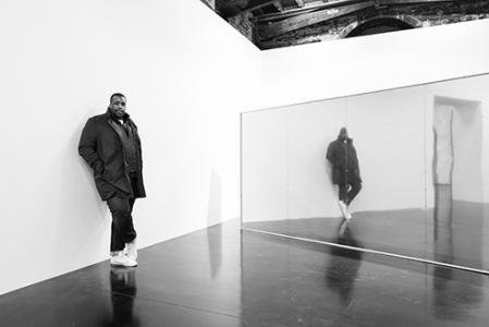 Olu Ogunnaike vor der Arbeit You are here