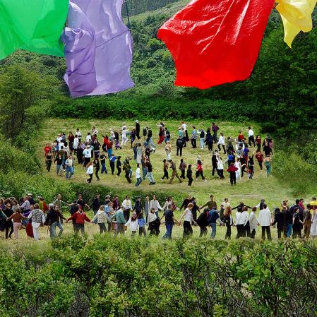 Planetary Dance am Mt. Tamalpais, Kalifornien 2002 Performance angeleitet von Anna Halprin