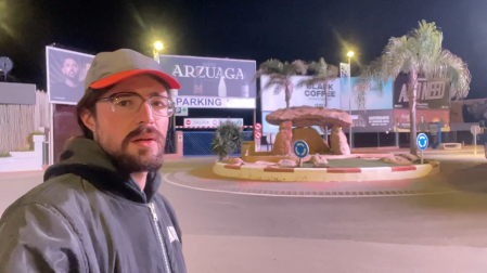 Ferdinand Waas, Still aus der Videoarbeit One Night in Ibiza, 2026