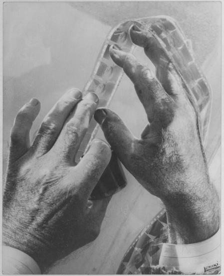 Helmar Lerski, Hände eines Filmregisseurs (Lerski), aus der Reihe: Menschliche Hände, 1930–44