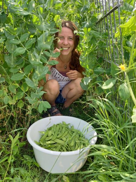 Mädchen mit Erbsenschoten © Bonnekamp-Stiftung.jpg