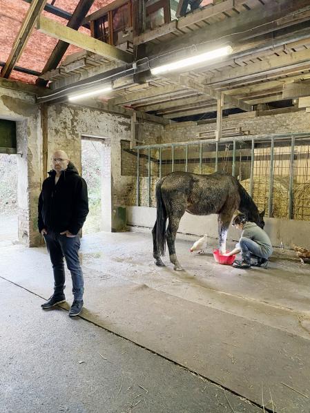 Folkwang und die Stadt Bastian Michael, Hofstelle Essen- Werden und Jeannine Mahfouth, Hufheilpraktikerin, Essen Foto: Markus Ambach, 2021