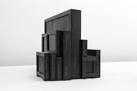 Raphaël Denis, La Loi normale des erreurs: D’un musée l’autre (Essen), 2021–2022 Holz, 190 x 230 x 110 cm © Raphaël Denis