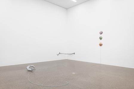 Installationsansicht von Kate Mackeson. Antechamber, Museum Folkwang, Essen (26.11.2022 bis 15.1.2023)