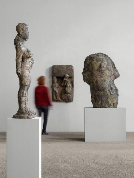 Hans Josephsohn, Stehende (1968), Relief (1974) und Halbfigur (1991)