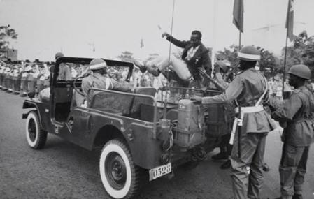 J.D. ’Okhai Ojeikere – Sister Bushwell at the Trade Fair, Lagos, 1961