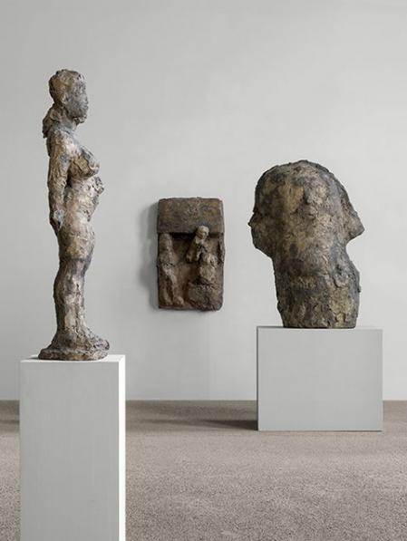 Hans Josephsohn, Stehende, 1968, Relief, 1974 und Halbfigur, 1991