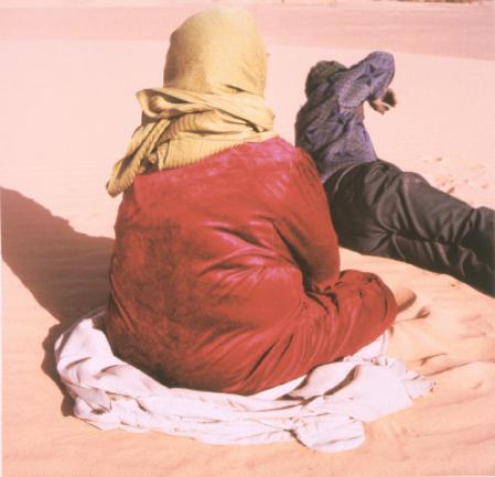 Françoise Saur Robe rouge dans le désert, aus der Serie: Petits Contes Algériens, 2004