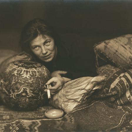 Portrait Germaine Krull, Berlin, 1922, Schenkung 1995 Germaine Krull Stiftung  © Nachlass Germaine Krull, Museum Folkwang, Essen