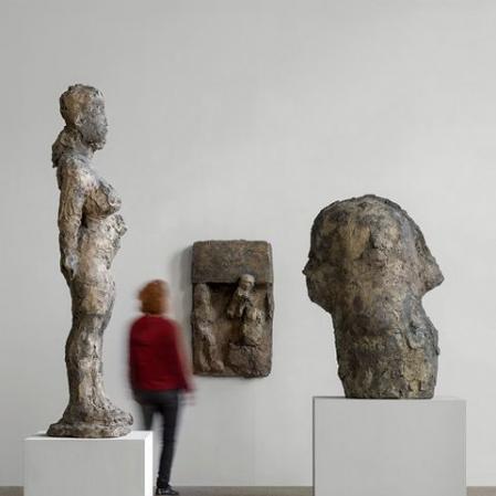 Hans Josephsohn, Stehende (1968), Relief (1974) und Halbfigur (1991)